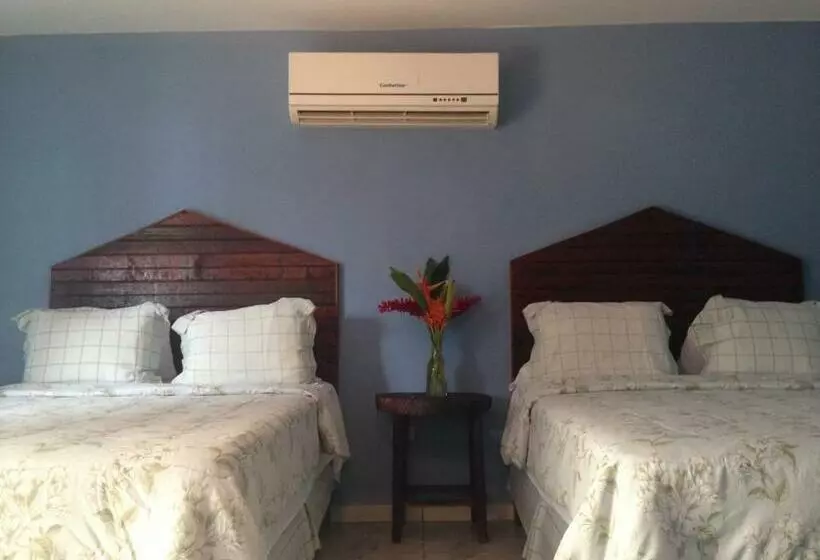 La Delphina Bed And Breakfast Bar And Grill