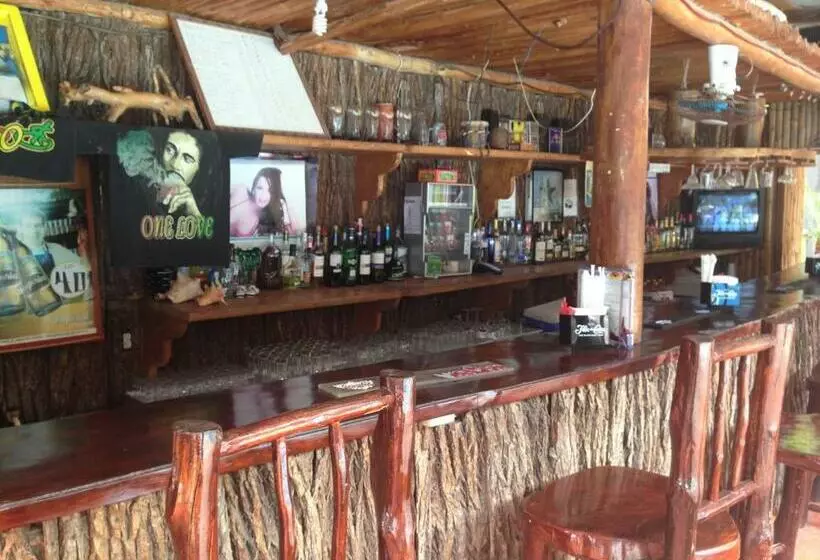 La Delphina Bed And Breakfast Bar And Grill