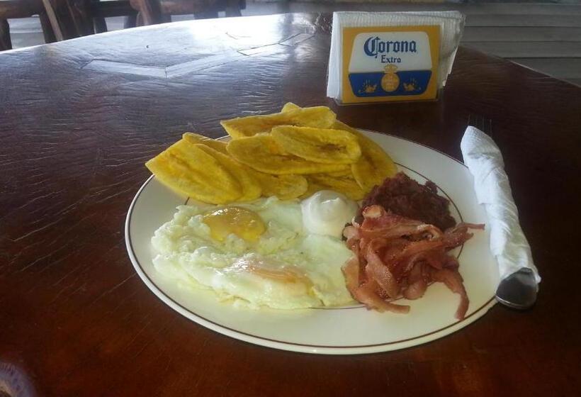 La Delphina Bed And Breakfast Bar And Grill