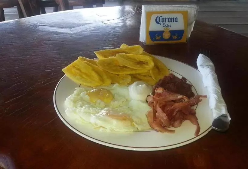 La Delphina Bed And Breakfast Bar And Grill