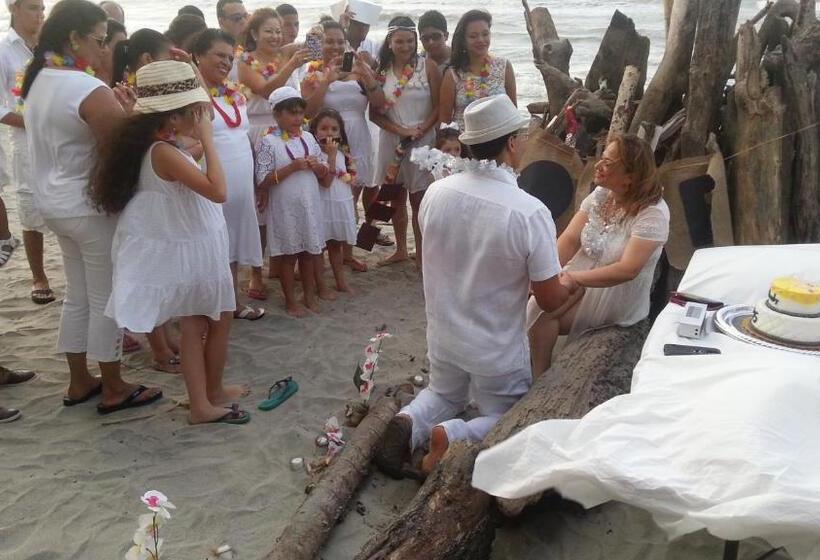 La Delphina Bed And Breakfast Bar And Grill