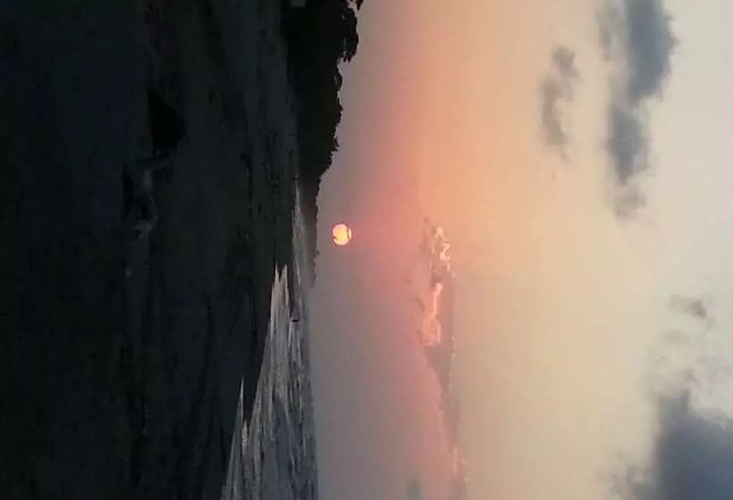 La Delphina Bed And Breakfast Bar And Grill