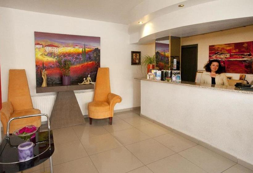 The Palms Hotel Apartments