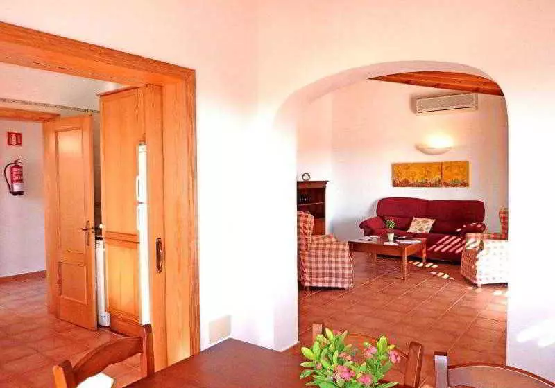 استراحتگاه Villas Menorca Sur