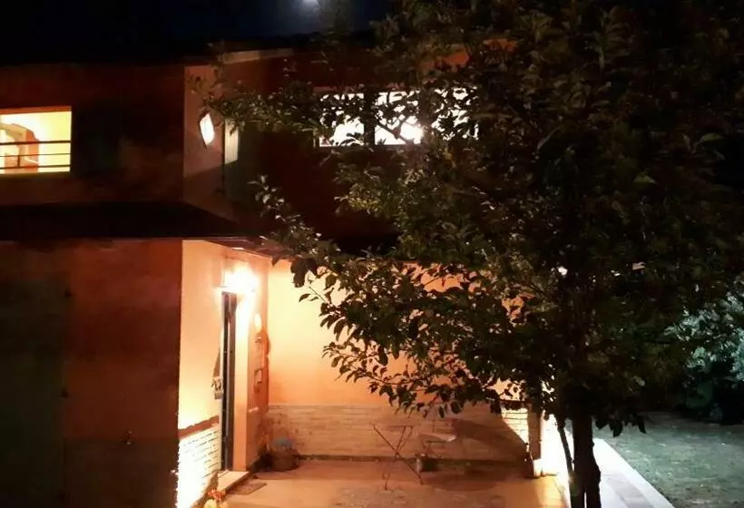 هتل Le Rondini