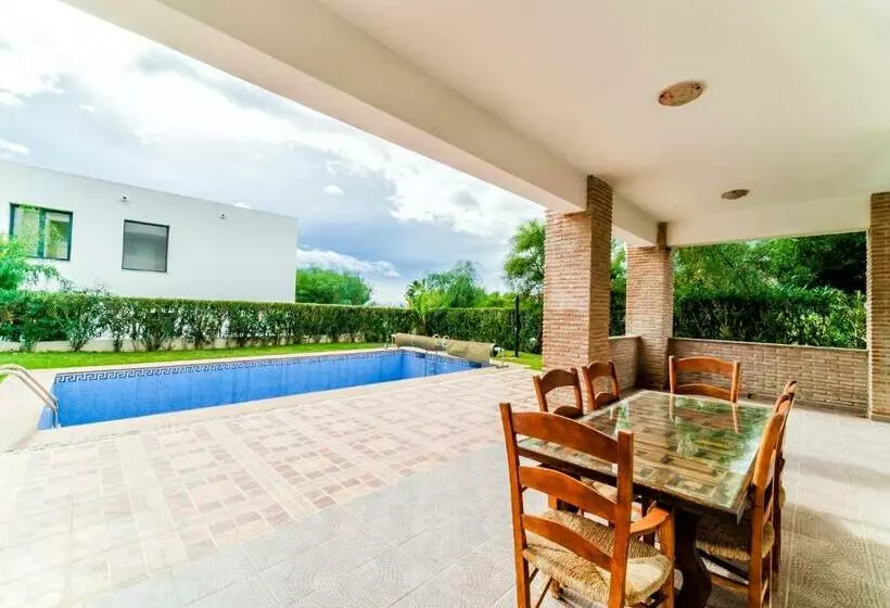 ペンション Luxury Villa With Sea And Mountain Views