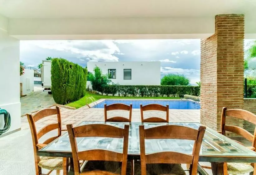 ペンション Luxury Villa With Sea And Mountain Views