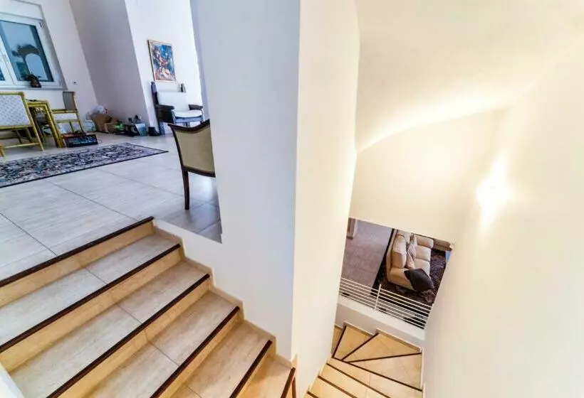 ペンション Luxury Villa With Sea And Mountain Views