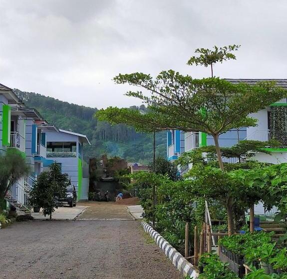 בית מלון כפרי Maulana Hills Syariah