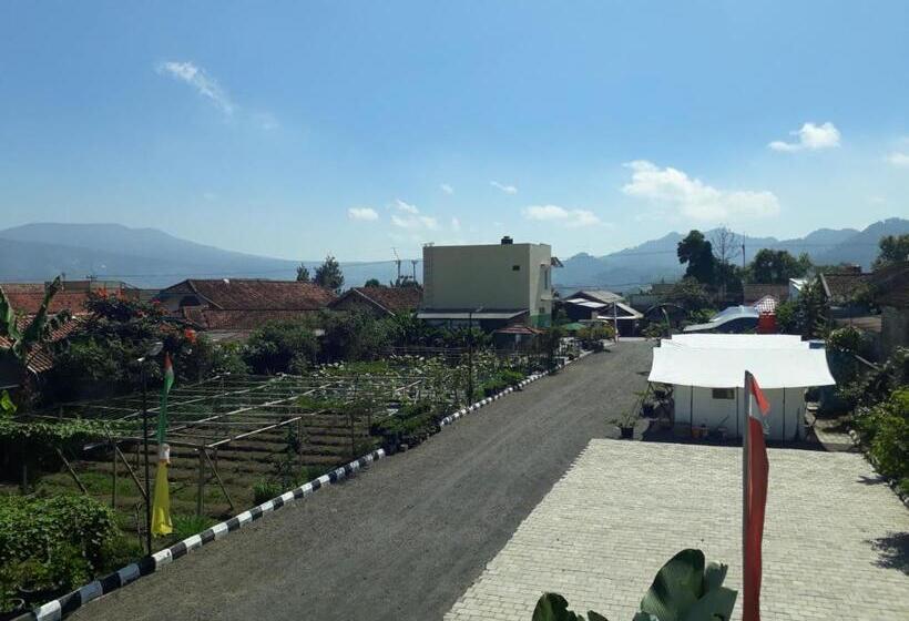 בית מלון כפרי Maulana Hills Syariah