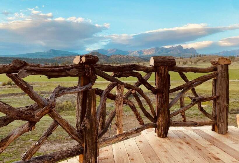 אתר נופש Navajo Peak Lodge