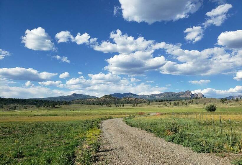 אתר נופש Navajo Peak Lodge