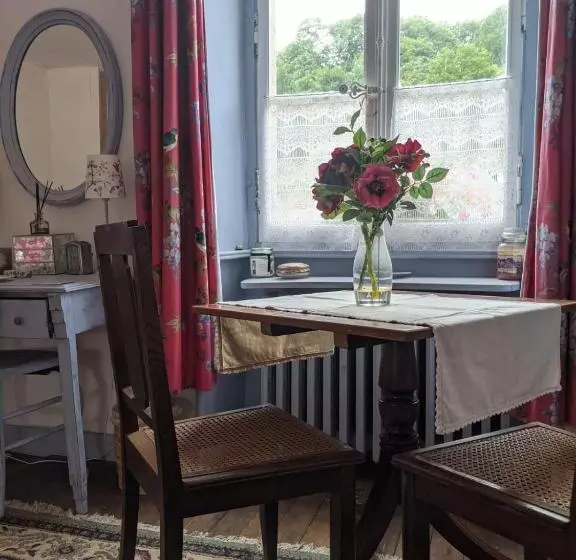 Aamiaismajoitus (B&B) Chailland Home With A View