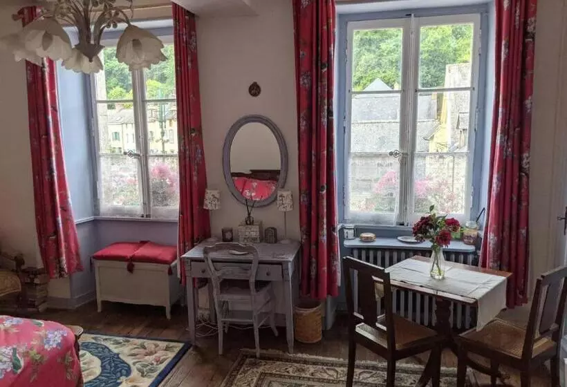 Aamiaismajoitus (B&B) Chailland Home With A View