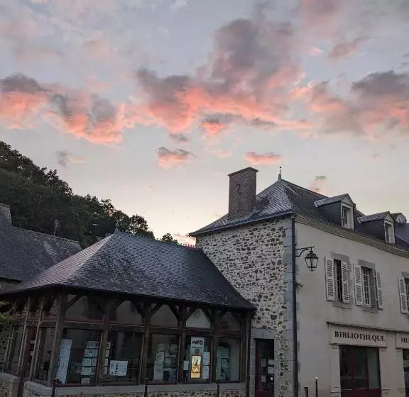 Aamiaismajoitus (B&B) Chailland Home With A View
