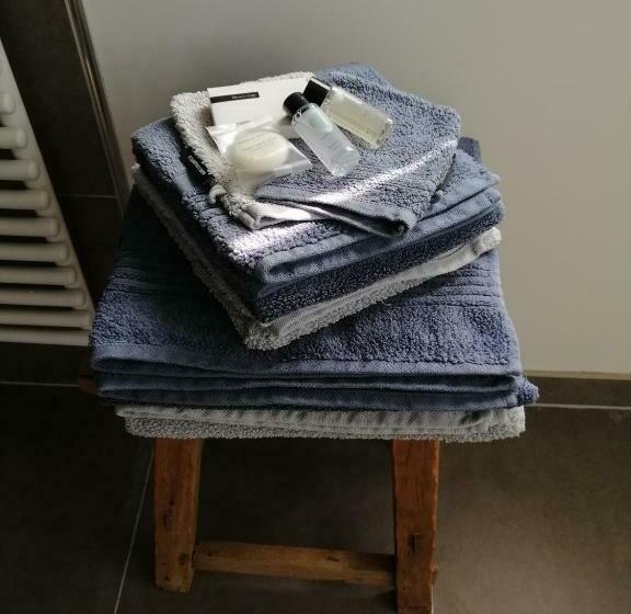 تختخواب و صبحانه La Roseraie