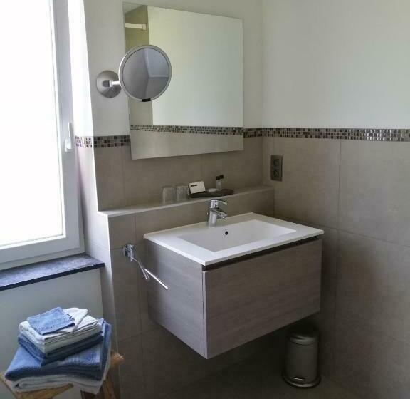 تختخواب و صبحانه La Roseraie