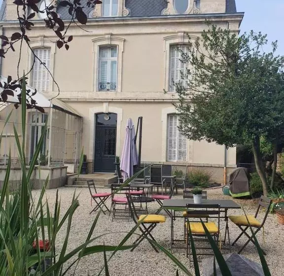 تختخواب و صبحانه Les 5 Escales