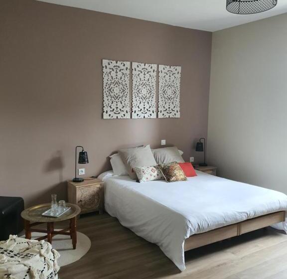 مبيت وإفطار Les 5 Escales