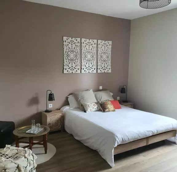 تختخواب و صبحانه Les 5 Escales