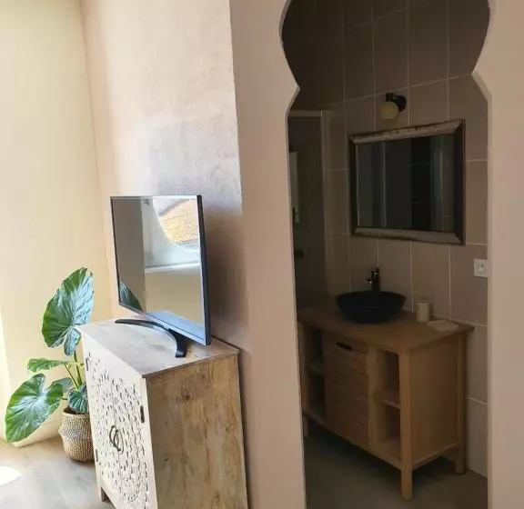 تختخواب و صبحانه Les 5 Escales