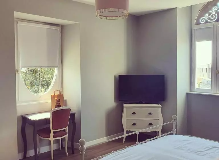 تختخواب و صبحانه Les 5 Escales