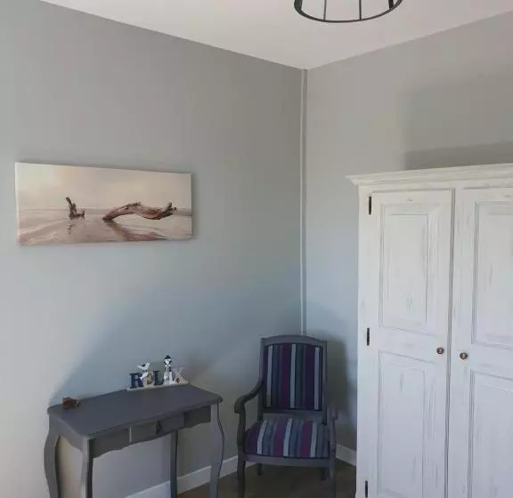 تختخواب و صبحانه Les 5 Escales