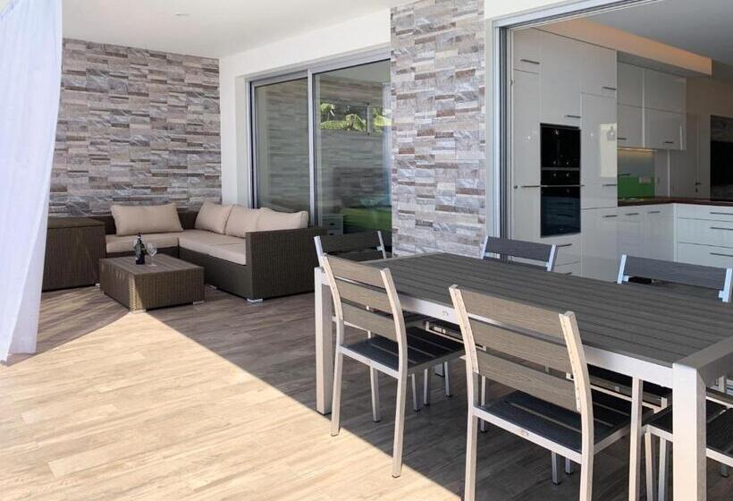 پانسیون Holiday Apartment Sunset Ocean