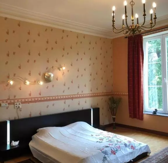 Aamiaismajoitus (B&B) Château Les Tourelles