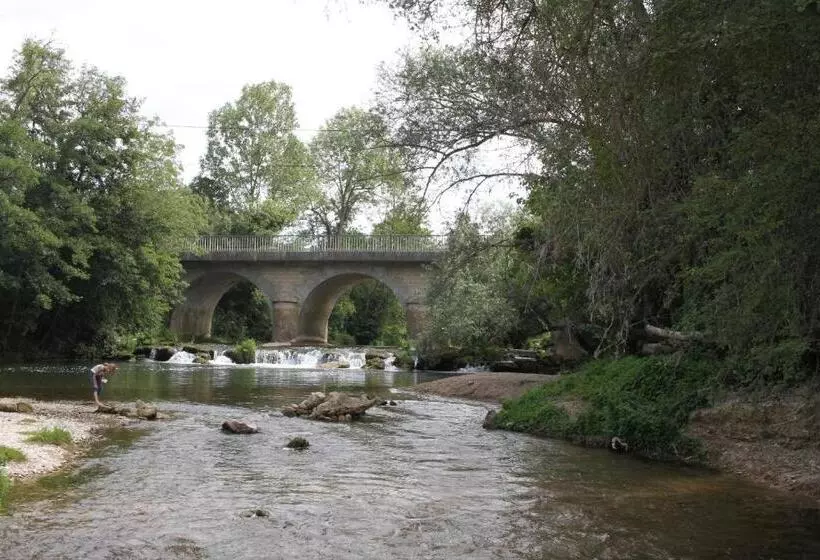 ベッドアンドブレックファースト Le Clos Des Artistes   Chambres D Hôtes