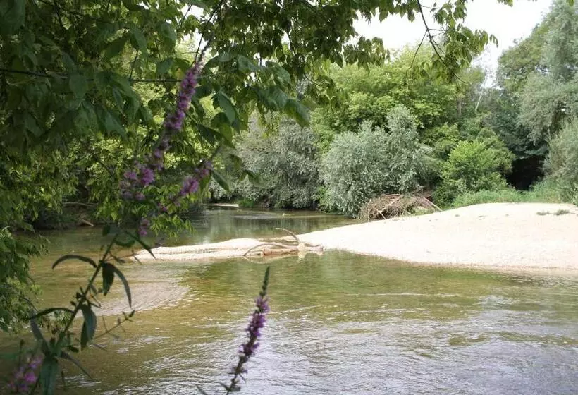 ベッドアンドブレックファースト Le Clos Des Artistes   Chambres D Hôtes