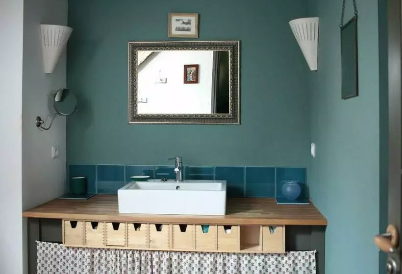 ベッドアンドブレックファースト Le Clos Des Artistes   Chambres D Hôtes