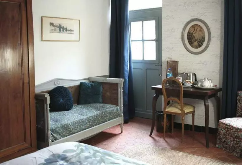 ベッドアンドブレックファースト Le Clos Des Artistes   Chambres D Hôtes