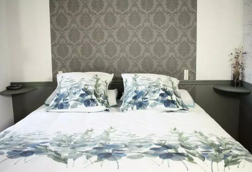 ベッドアンドブレックファースト Le Clos Des Artistes   Chambres D Hôtes