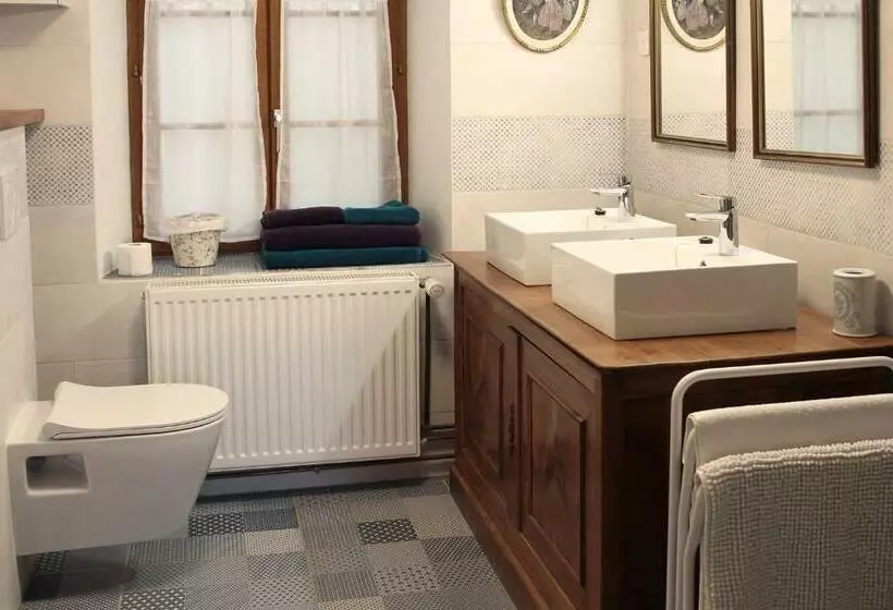 ベッドアンドブレックファースト Le Clos Des Artistes   Chambres D Hôtes