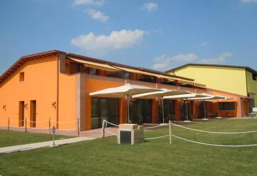 Hotelli Agriturismo Aver