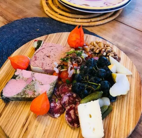 Aamiaismajoitus (B&B) Aux Couleurs De Commarin Chambres D Hôtes