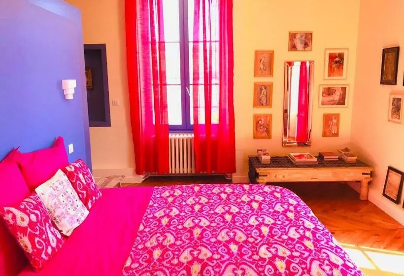 Aamiaismajoitus (B&B) Aux Couleurs De Commarin Chambres D Hôtes