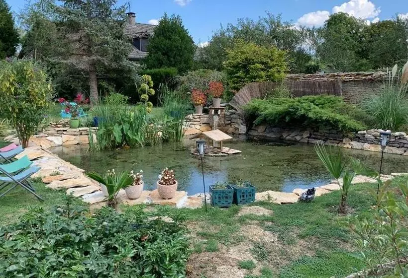 Aamiaismajoitus (B&B) Aux Couleurs De Commarin Chambres D Hôtes