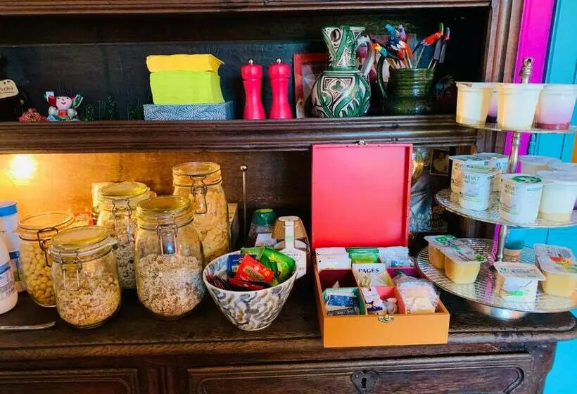 Aamiaismajoitus (B&B) Aux Couleurs De Commarin Chambres D Hôtes