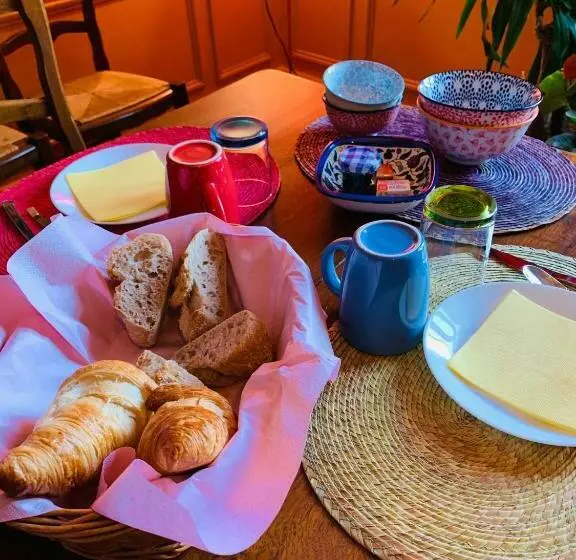 Aamiaismajoitus (B&B) Aux Couleurs De Commarin Chambres D Hôtes