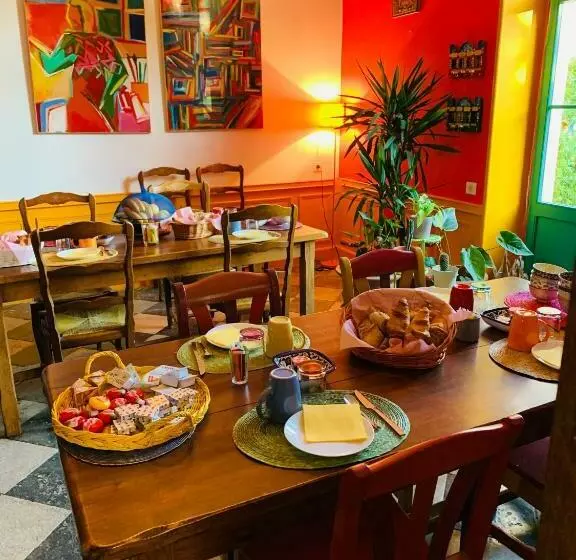 Aamiaismajoitus (B&B) Aux Couleurs De Commarin Chambres D Hôtes