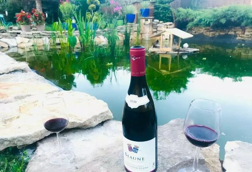 Aamiaismajoitus (B&B) Aux Couleurs De Commarin Chambres D Hôtes