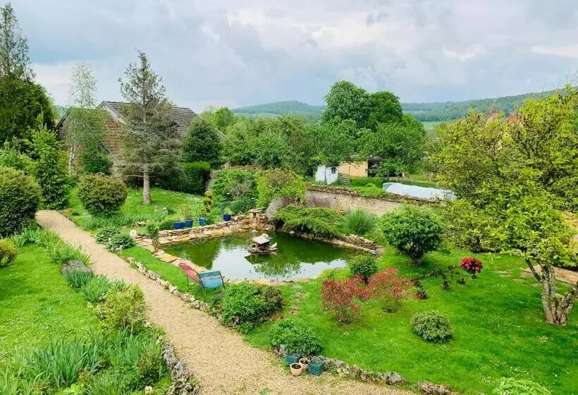 Aamiaismajoitus (B&B) Aux Couleurs De Commarin Chambres D Hôtes
