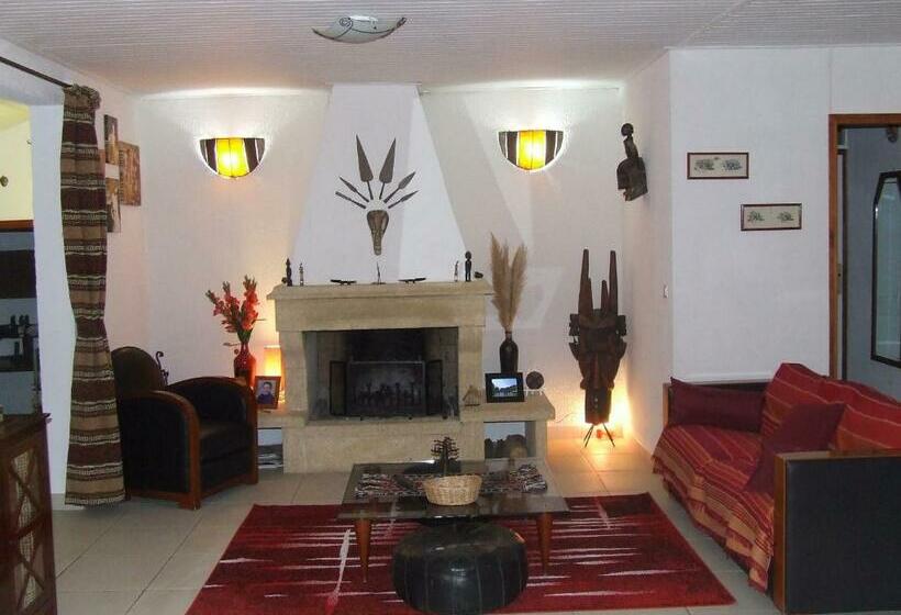 민박 Domaine De La Cooloeuvre