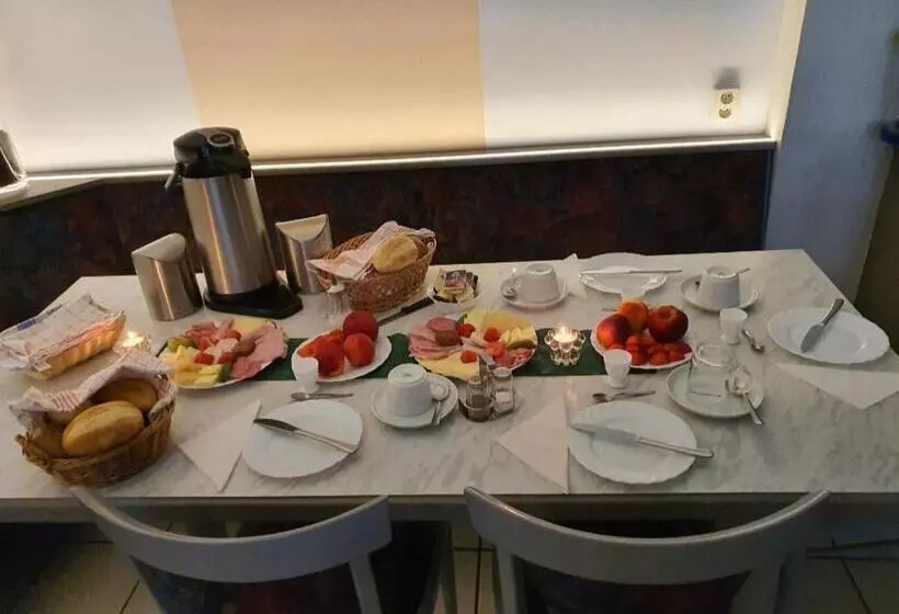 Numero1 Pension Und Cafe