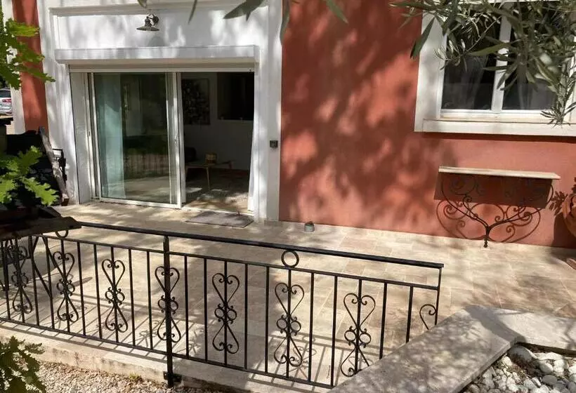 ペンション Domaine Sainte Baume