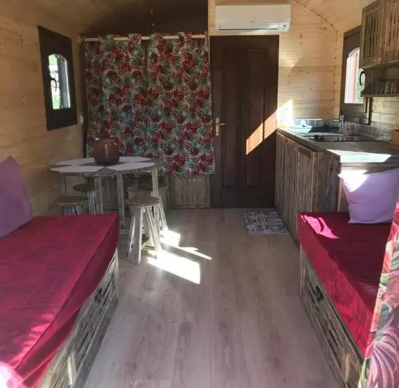 Majatalo Roulotte De Florette