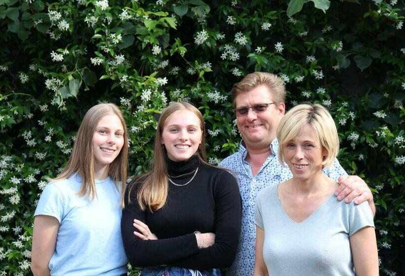 تختخواب و صبحانه Break@bruges