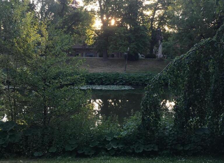 تختخواب و صبحانه Break@bruges